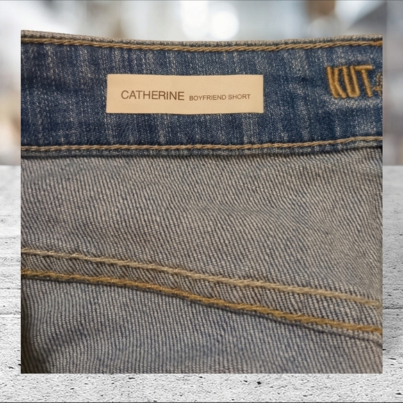 Kut from the Kloth distressed denim shorts size 10 - Picture 8 of 11